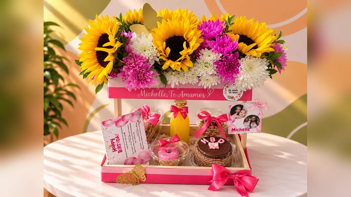 Desayuno sorpresa en bandeja con base de girasoles y crisantemos, jugo natural, postres, tarjeta de cumpleaños y fotos de la homenajeada, Detalles de Amor Medellín