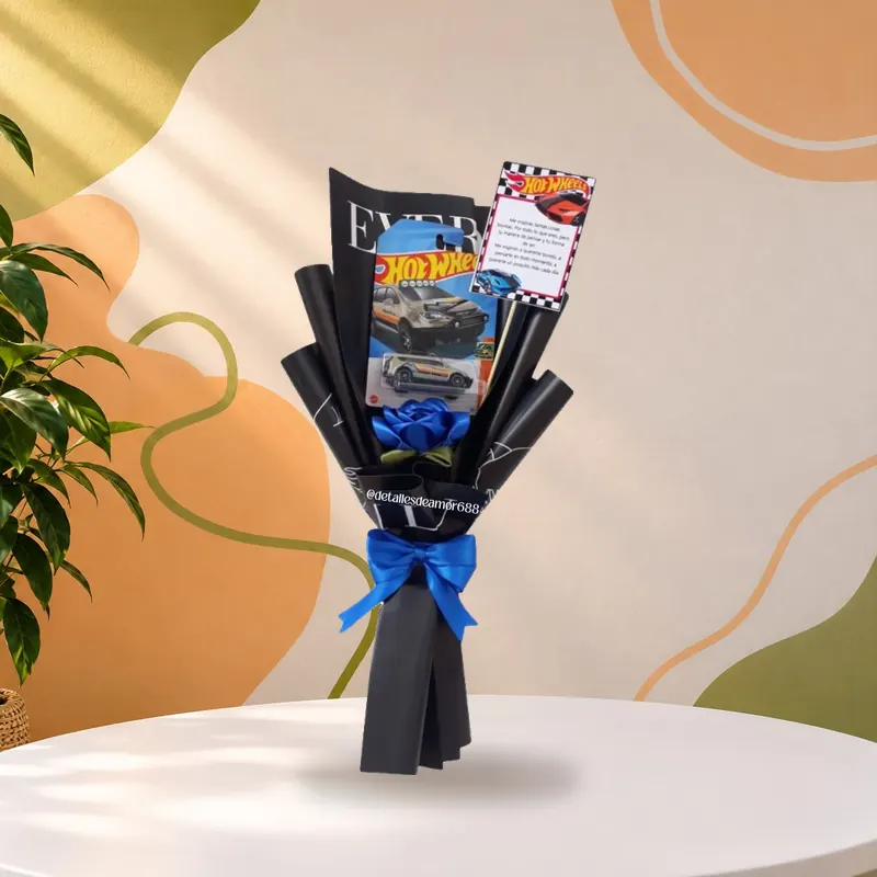 Ramo temático en satín negro con carrito de juguete